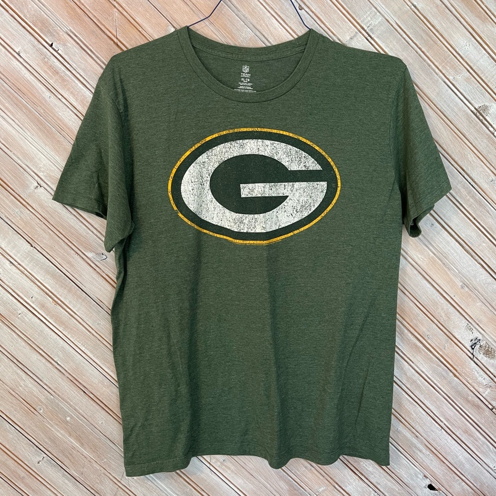 NFL Green Bay Packers Green Tee Shirt Football Team Apparel Sports Fan Game Gear